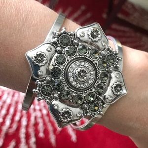 Express cuff stone bracelet